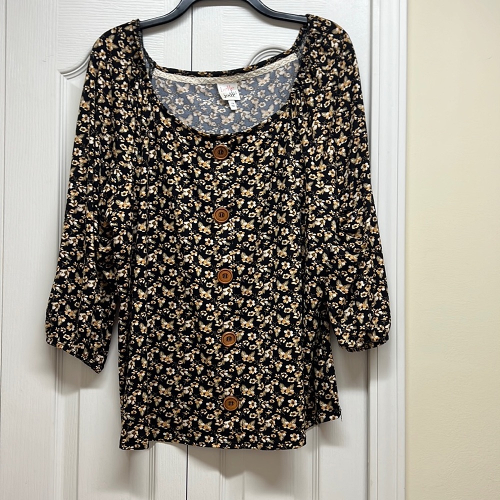 Belle du jour black and gold floral top with buttons size 1X
